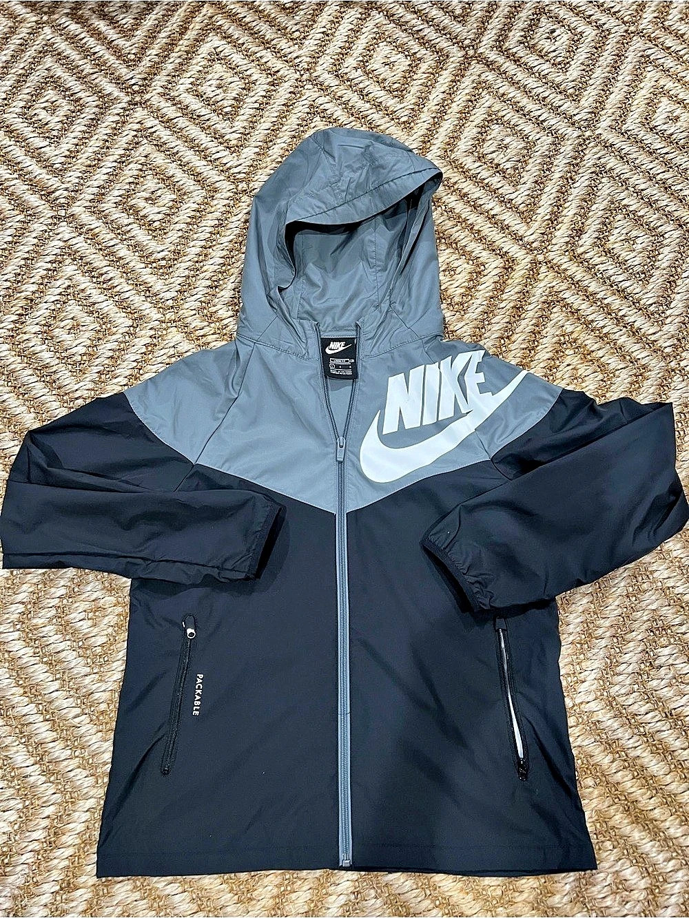 Boy’s Nike Sportswear Windrunner Hooded Jacket Windbreaker Black & Gray - Large